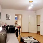 Przestronny W Mieszkaniu Na Filipa アパート クラクフ